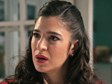 Carmen descubre la infidelidad de Tasio con Paula al verla llorar con sus guantes
