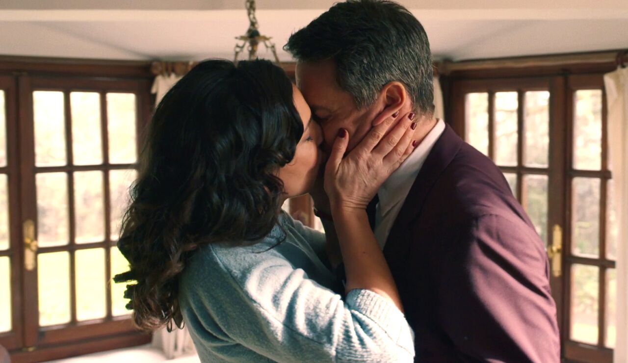 Bego&ntilde;a, a punto de pillar a Gabriel y Beatriz bes&aacute;ndose