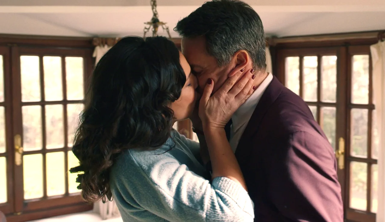 Begoña, a punto de pillar a Gabriel y Beatriz besándose