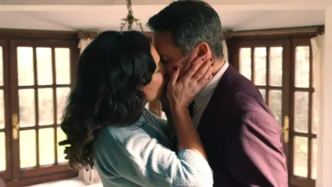Begoña, a punto de pillar a Gabriel y Beatriz besándose Begoña, a punto de pillar a Gabriel y Beatriz besándose