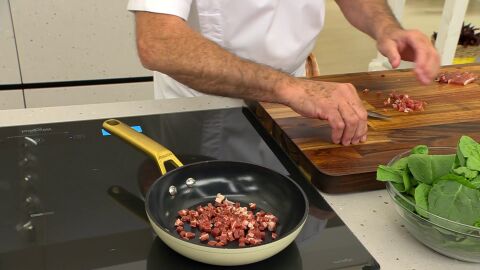 Cuando esté bien crujiente, retíralo a un plato