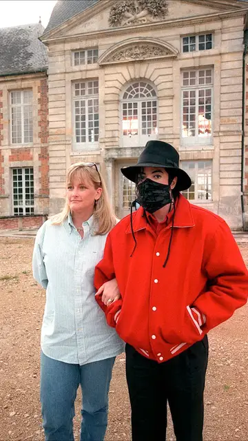 Michael Jackson junto a Debbie Rowe Michael Jackson junto a Debbie Rowe
