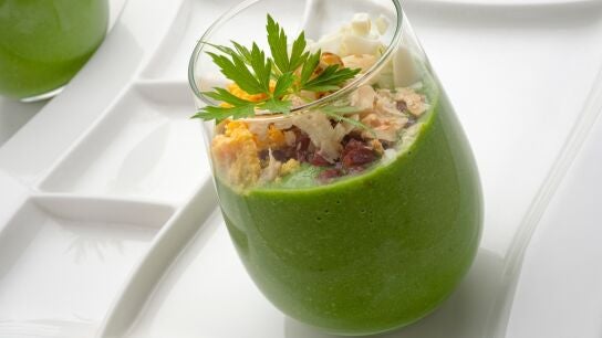 Ll&eacute;nate de energ&iacute;a con este batido de espinacas y aguacate de Karlos Argui&ntilde;ano