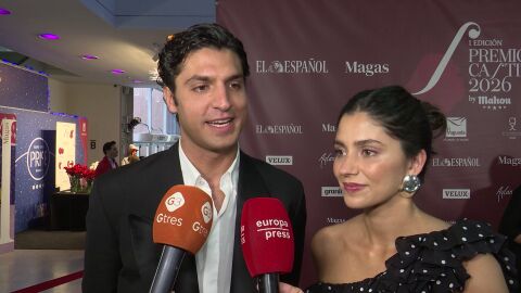 Tomás Páramo y María G de Jaime hablando con la prensa