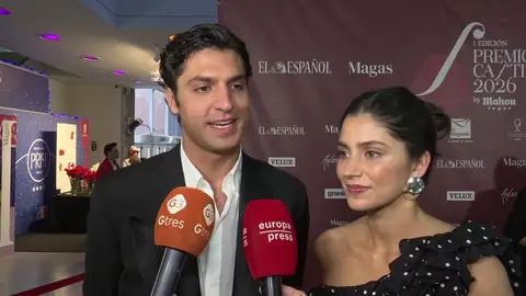 Tomás Páramo y María G de Jaime hablando con la prensa Tomás Páramo y María G de Jaime hablando con la prensa