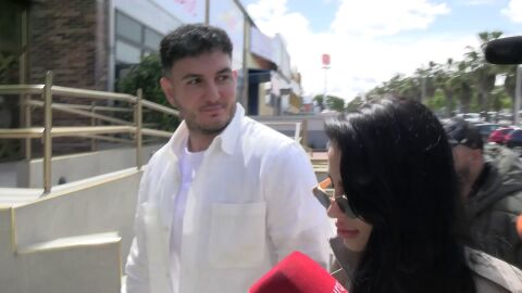 Omar Montes y Lola Romero con la prensa