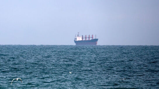 El barco Ursa Major antes de hundirse frente a la costa de Murcia