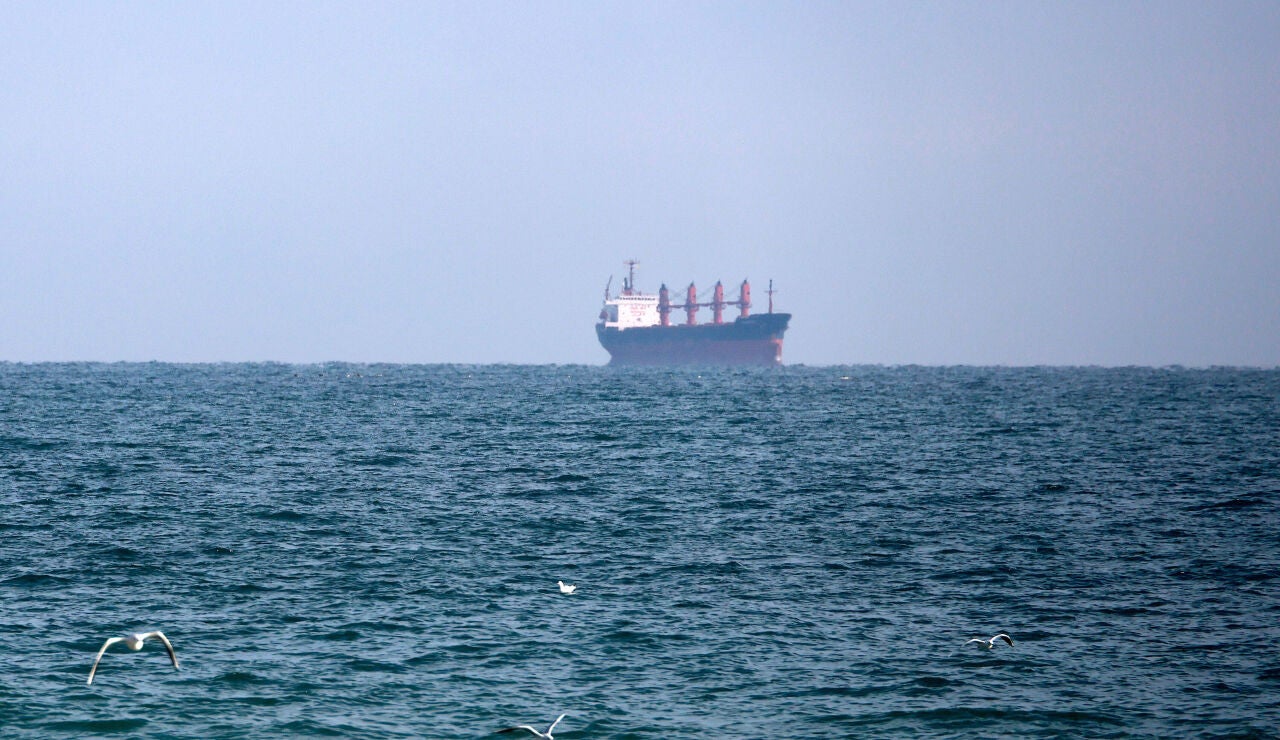 El barco Ursa Major antes de hundirse frente a la costa de Murcia