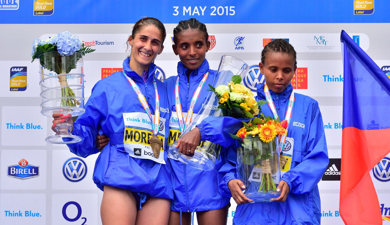 La maratoniana et&iacute;ope Yebrgual Melese, en el centro de la imagen