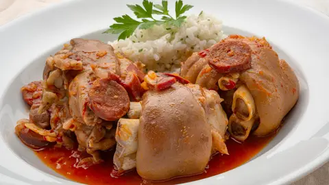 ¡Fuente de colágeno! Receta de manitas a la riojana con arroz, de Karlos Arguiñano ¡Fuente de colágeno! Receta de manitas a la riojana con arroz, de Karlos Arguiñano