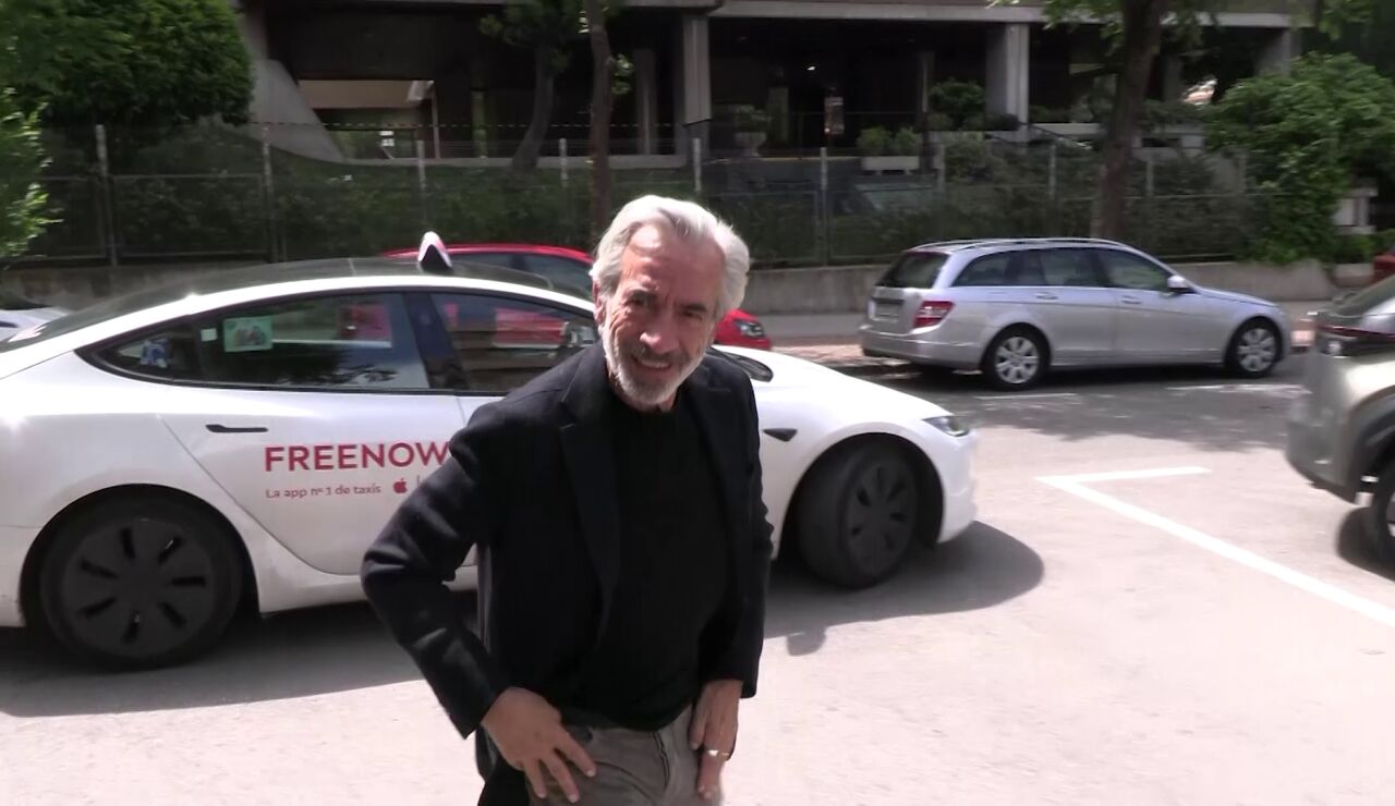 Imanol Arias hablando con la prensa