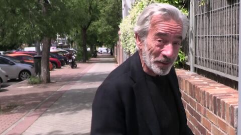 Imanol Arias hablando con la prensa