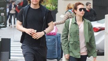 Evan Peters y Emma Roberts en 2017