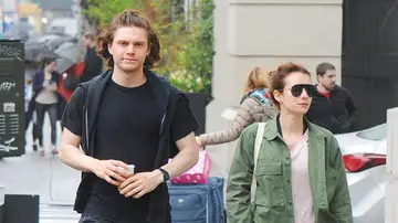 Evan Peters y Emma Roberts en 2017 Evan Peters y Emma Roberts en 2017
