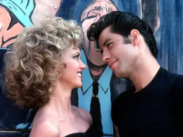 Olivia Newton-John y John Travolta como Sandy y Dannu Zuko en Grease Olivia Newton-John y John Travolta como Sandy y Dannu Zuko en Grease