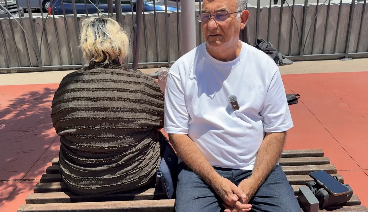 Un hombre de 42 años agrede a sus padres y se queda con su vivienda.