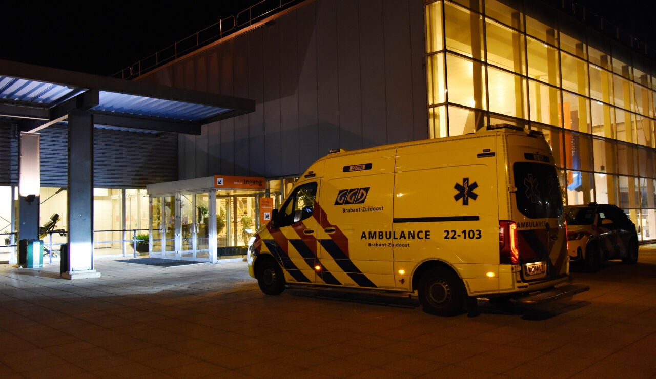 People from the hantavirus-hit cruise MV Hondius arrive at Eindhoven Air Base (Netherlands)