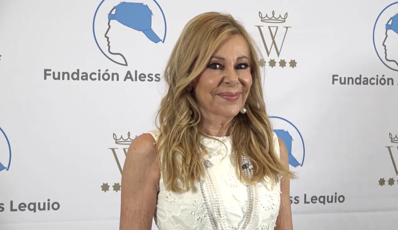 Ana Obregón posando para la prensa