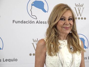 Ana Obreg&oacute;n posando para la prensa