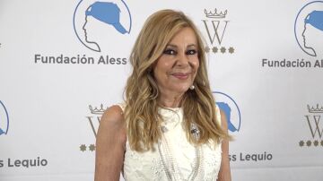 Ana Obreg&oacute;n posando para la prensa