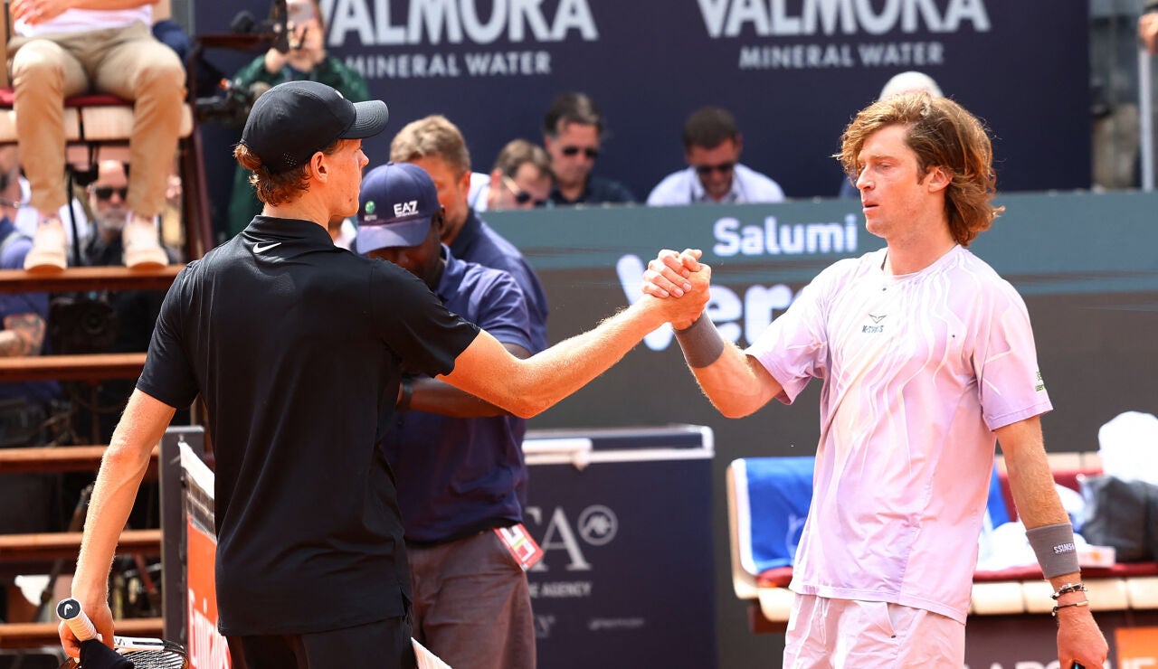 Rublev felicita a Sinner en la red