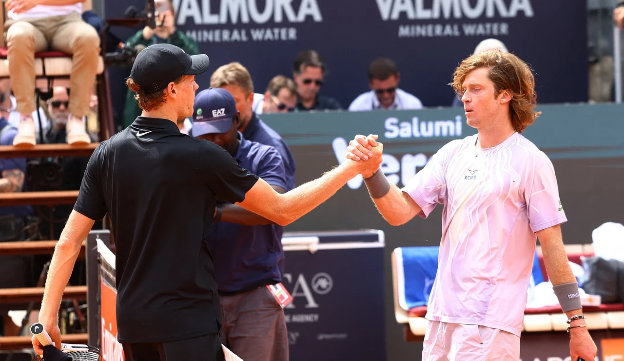 Rublev felicita a Sinner en la red