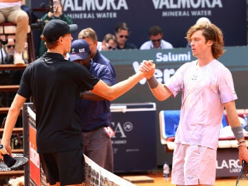 Rublev felicita a Sinner en la red