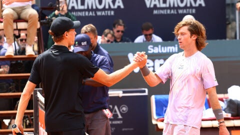 Rublev felicita a Sinner en la red