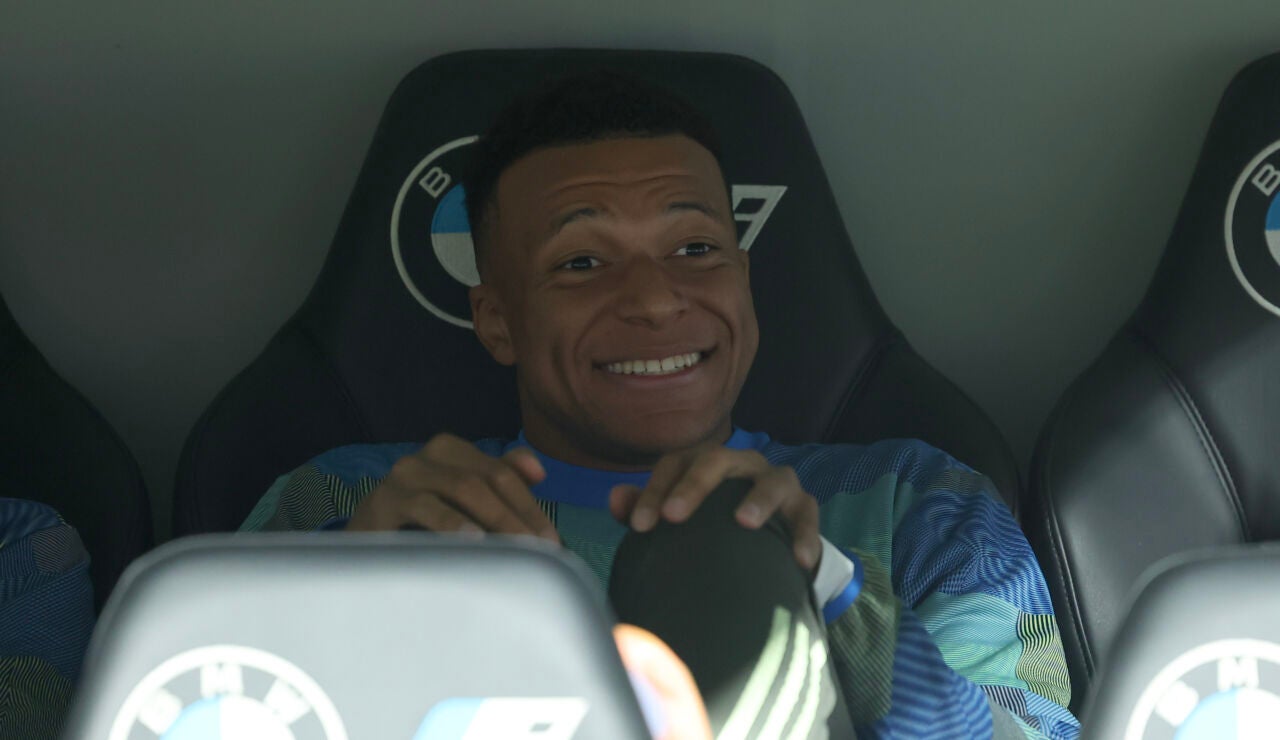 Kylian Mbapp&eacute;, en el banquillo del Santiago Bernab&eacute;u