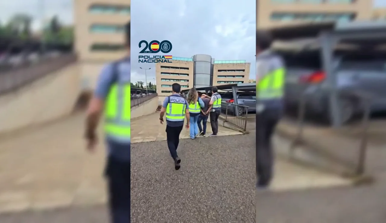 El momento de la detención del sospechoso de una agresión sexual en Ibiza