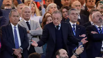 Florentino Pérez, en el palco del Bernabéu este jueves Florentino Pérez, en el palco del Bernabéu este jueves