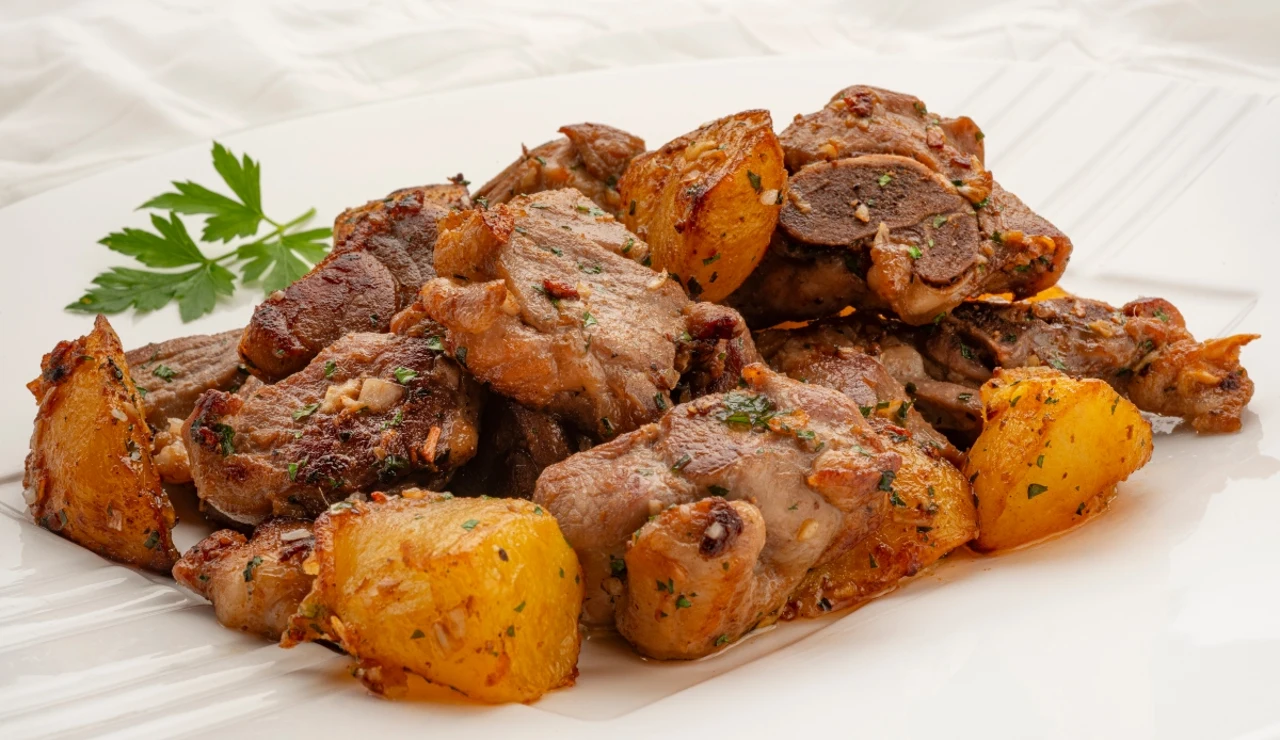 Cordero con patatas al ajillo, un recetón de fin de semana de Karlos Arguiñano