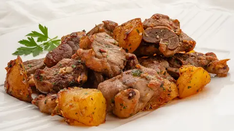 Cordero con patatas al ajillo, un recetón de fin de semana de Karlos Arguiñano Cordero con patatas al ajillo, un recetón de fin de semana de Karlos Arguiñano