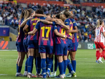 Las jugadoras del Bar&ccedil;a celebran un gol en la final de la Copa de la Reina