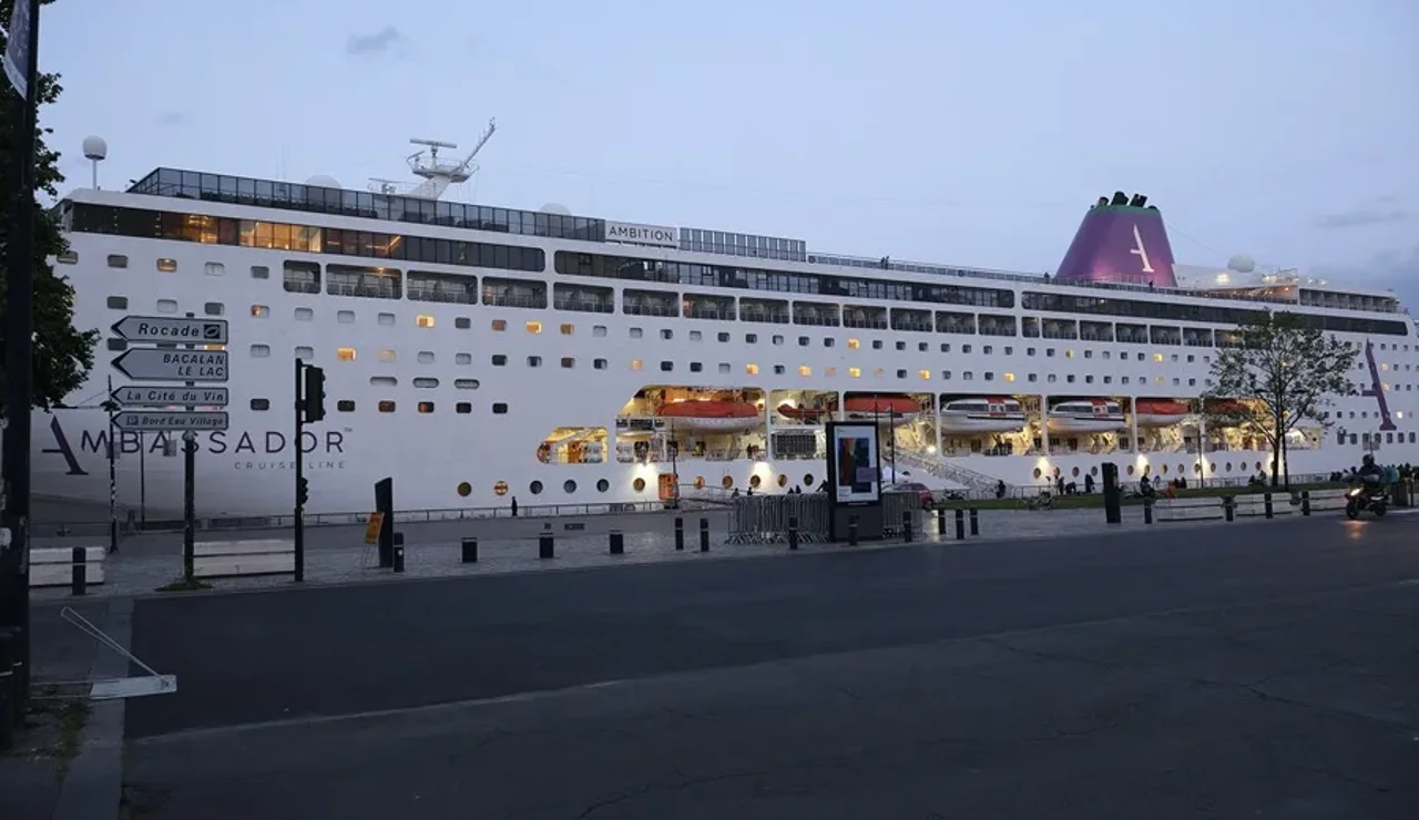 Crucero "Ambition"