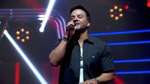Luis Fonsi canta en La Voz Kids