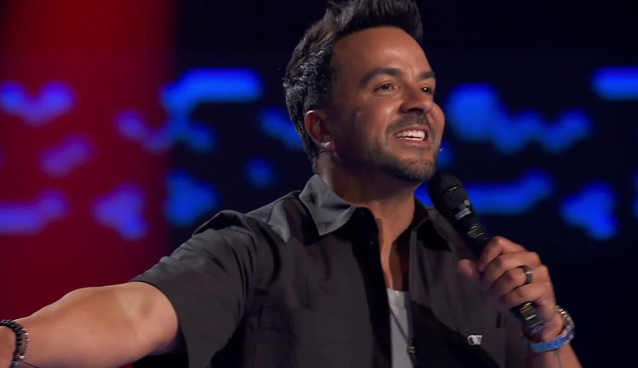 Fonsi protagoniza el momento más tierno de la noche con este talent así cantan ‘Marbella’