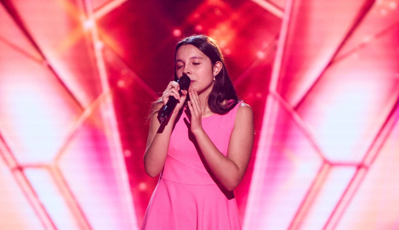 Jimena emociona con Roc&iacute;o D&uacute;rcal y conquista a Ana Mena en La Voz Kids