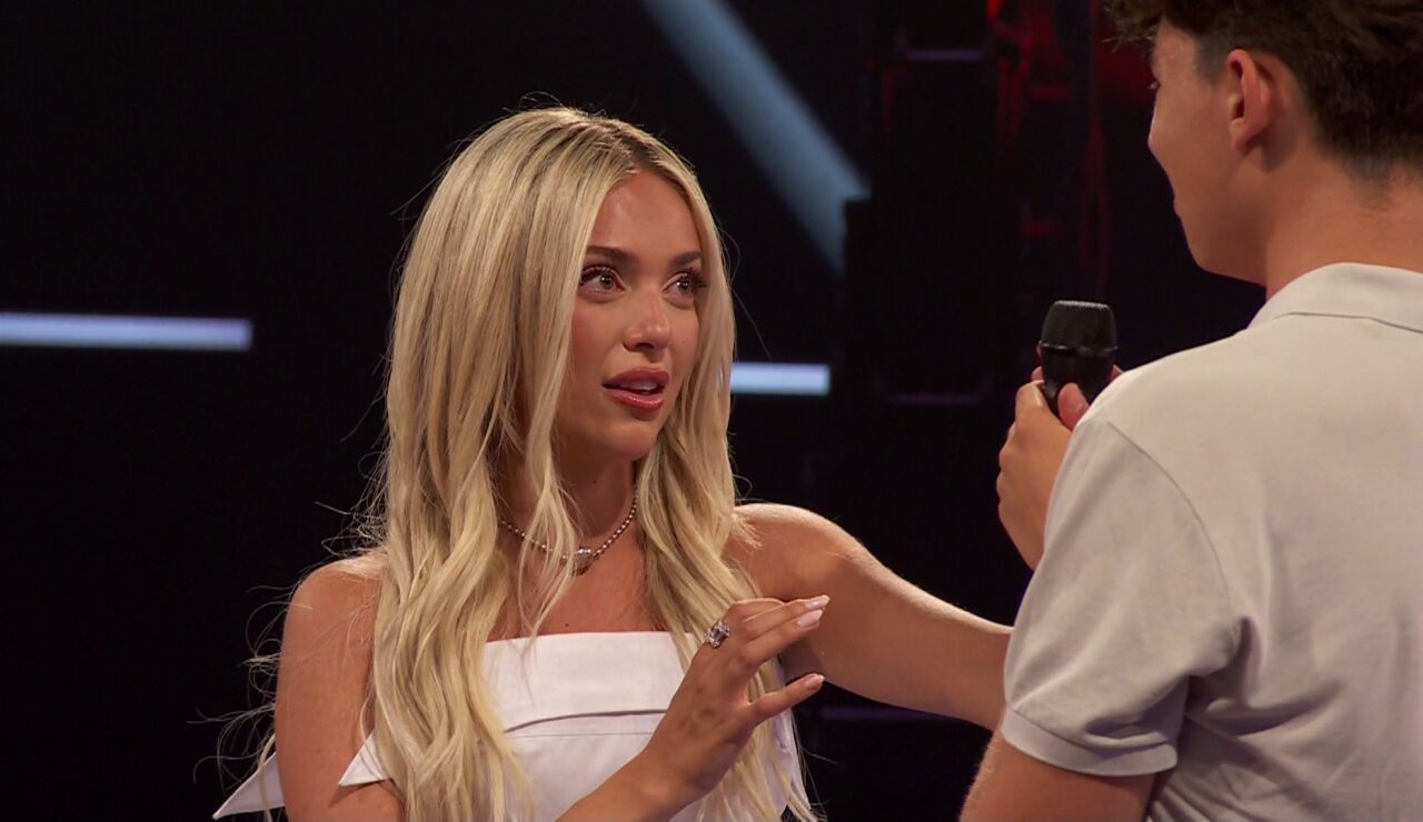 Ana Mena en La Voz Kids