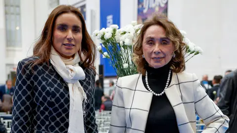Paloma Segrelles y Paloma Arenaza en la entrega de las Medallas de Honor de Madrid Paloma Segrelles y Paloma Arenaza en la entrega de las Medallas de Honor de Madrid
