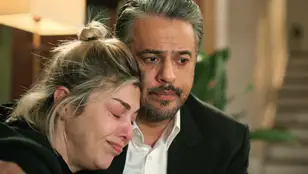 Orhan deja plantada a Betül para pasar la noche con Gülgün