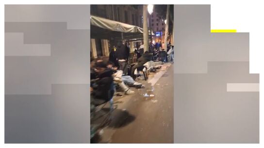 Una avalancha de clientes obliga a cerrar dos tiendas en Barcelona por la venta de unos relojes