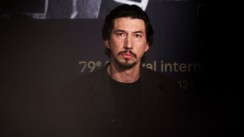 Adam Driver durante la rueda de prensa de Paper Tiger en Cannes