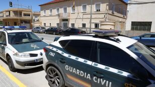 Los cuerpos sin vida de un agente de la Guardia Civil, su mujer y su hijo han sido hallados con impactos por arma de fuego