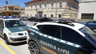 Los cuerpos sin vida de un agente de la Guardia Civil, su mujer y su hijo han sido hallados con impactos por arma de fuego