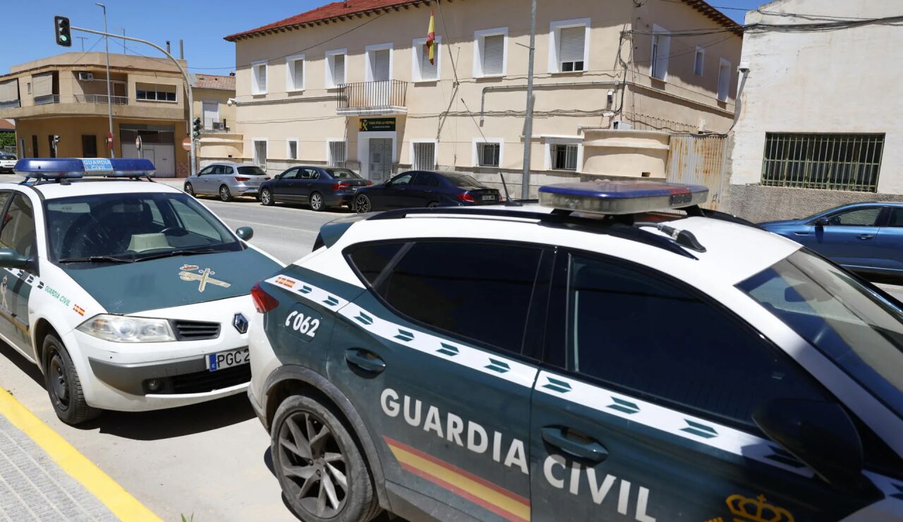 Los cuerpos sin vida de un agente de la Guardia Civil, su mujer y su hijo han sido hallados con impactos por arma de fuego