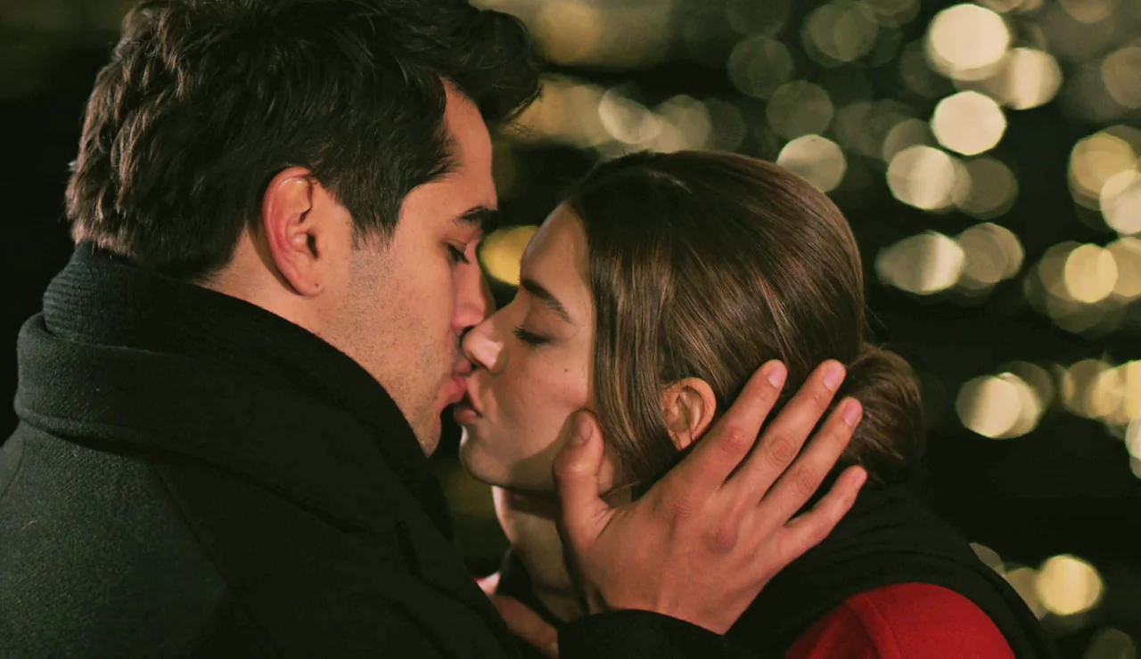 ¡Beso de película frente al Bósforo!: Ferit besa a Seyran tras descubrirse toda la verdad