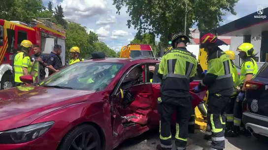 VÍDEO: Ocho heridos en un aparatoso accidente entre un VTC, un turismo y un coche patrulla en Madrid VÍDEO: Ocho heridos en un aparatoso accidente entre un VTC, un turismo y un coche patrulla en Madrid