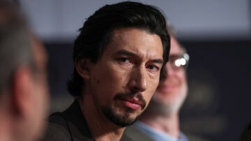 Adam Driver durante la rueda de prensa de Paper Tiger en Cannes