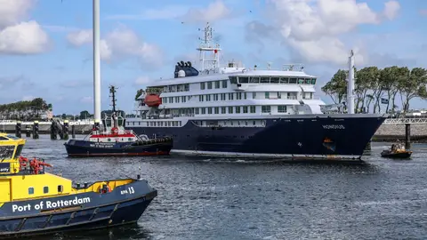 El crucero atraca en Róterdam El crucero atraca en Róterdam